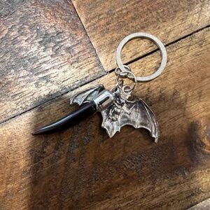 Keychain-silver bat and Italian horn